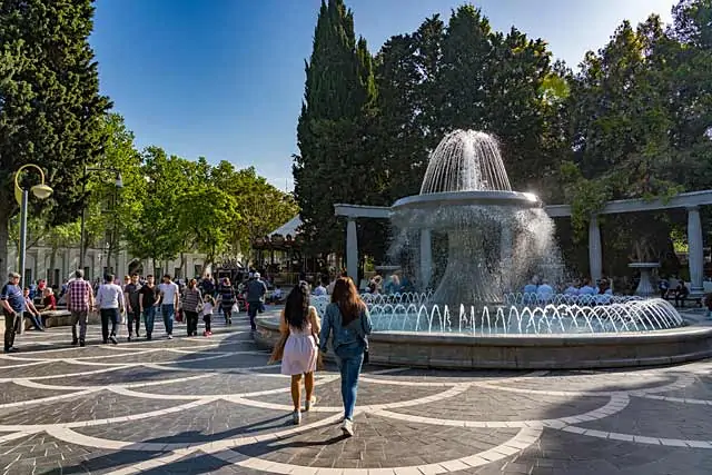 Baku Old and Modern City Tour: Top 30 Highlights in 4 Hours
