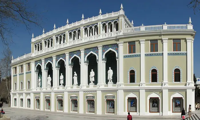 Baku Old and Modern City Tour: Top 30 Highlights in 4 Hours