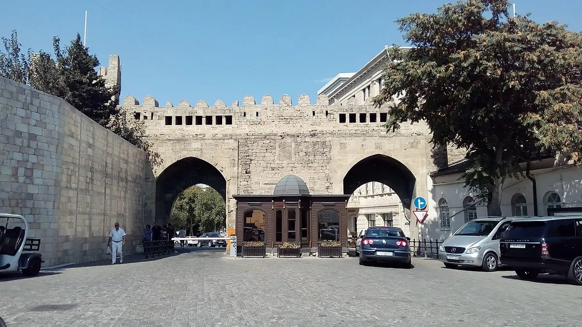 Baku Old and Modern City Tour: Top 30 Highlights in 4 Hours