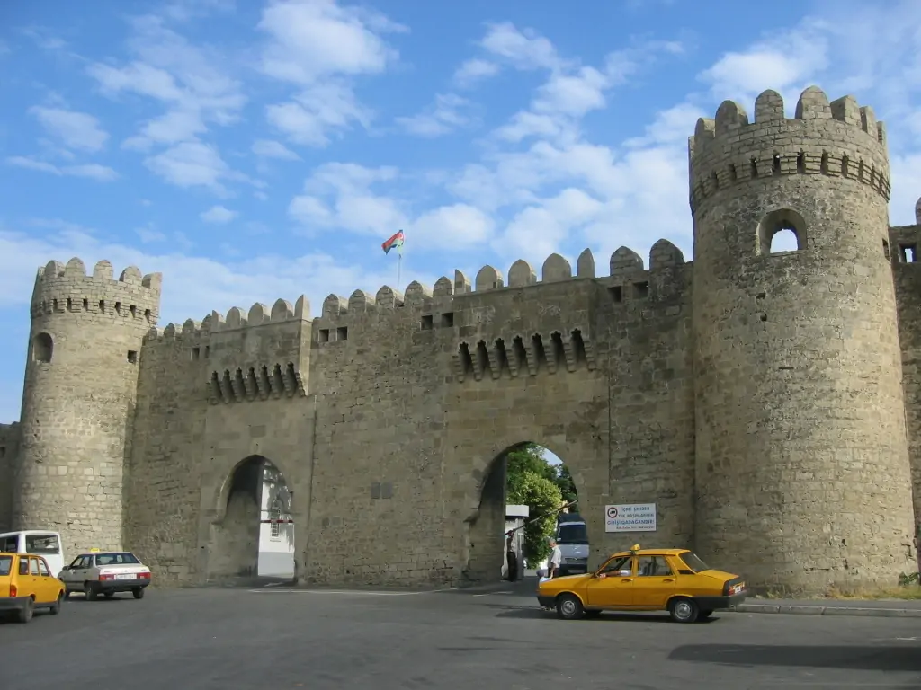 Baku Old and Modern City Tour: Top 30 Highlights in 4 Hours