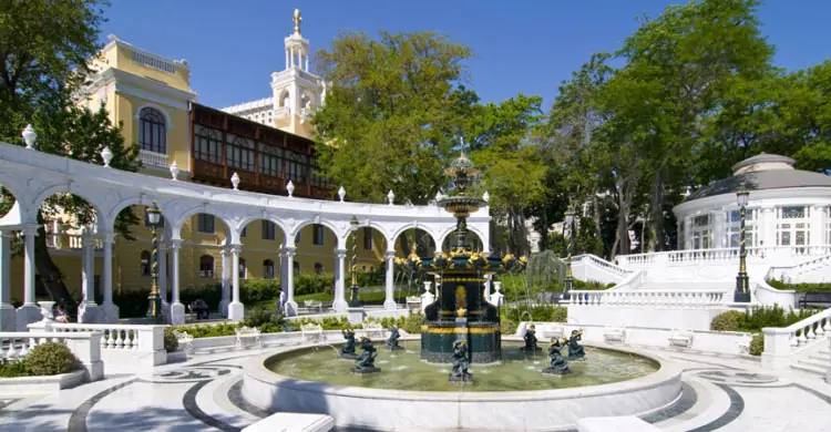 Baku Old and Modern City Tour: Top 30 Highlights in 4 Hours