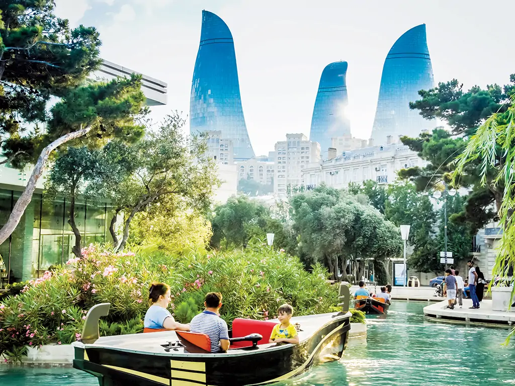 Baku Old and Modern City Tour: Top 30 Highlights in 4 Hours