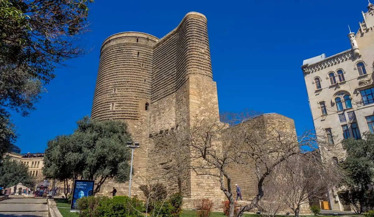 Baku Old and Modern City Tour: Top 30 Highlights in 4 Hours
