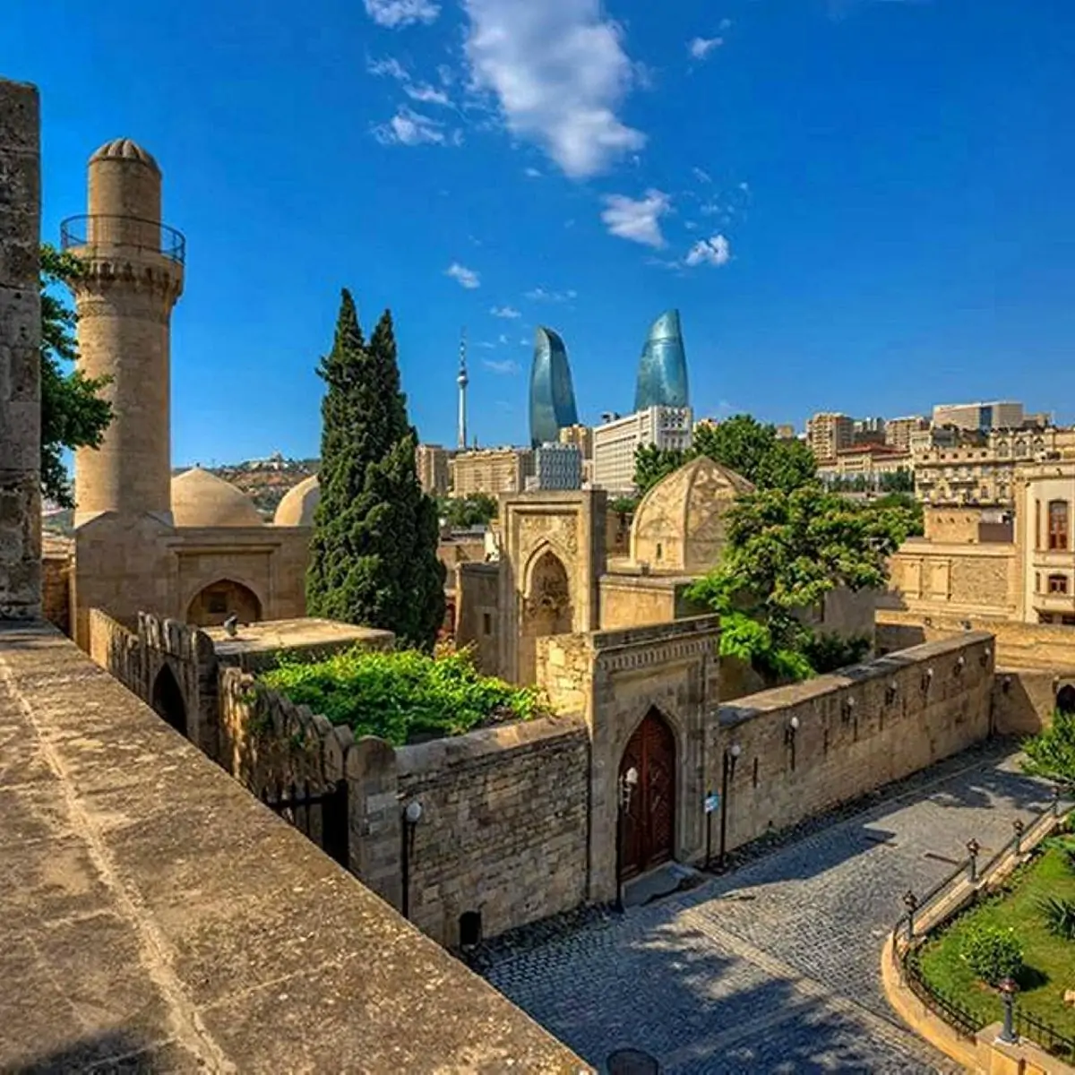 Baku Old and Modern City Tour: Top 30 Highlights in 4 Hours