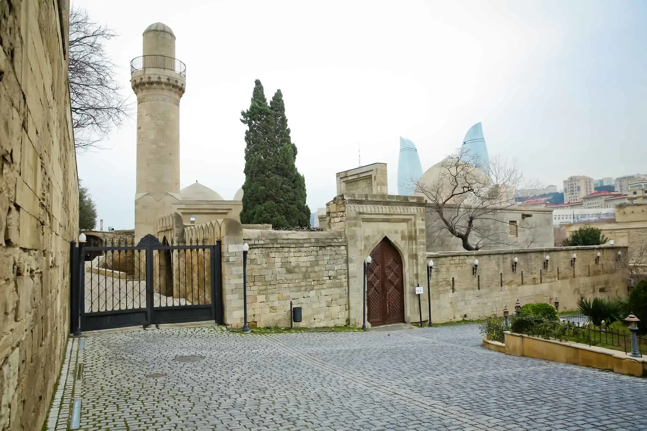 Baku Old and Modern City Tour: Top 30 Highlights in 4 Hours